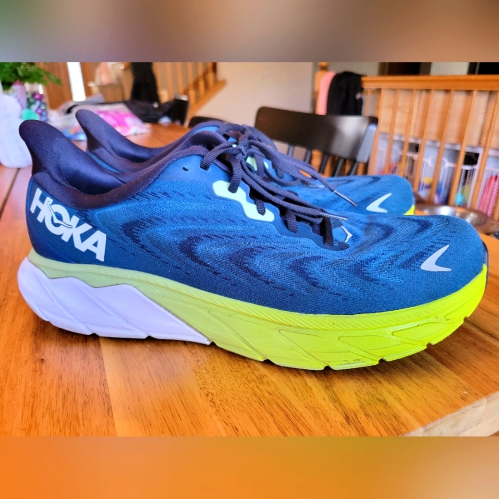 Hoka Arahi 6